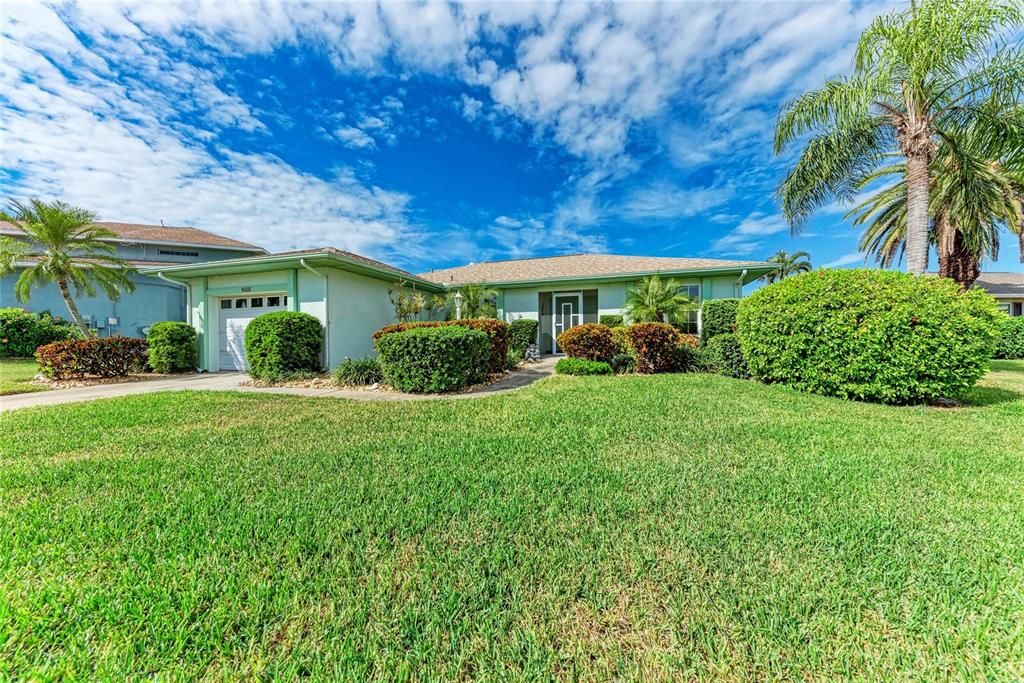 For Sale: $399,999 (2 beds, 2 baths, 1463 Square Feet)