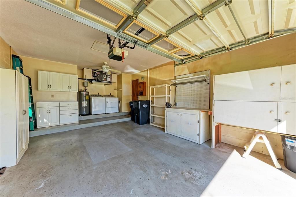 For Sale: $399,999 (2 beds, 2 baths, 1463 Square Feet)