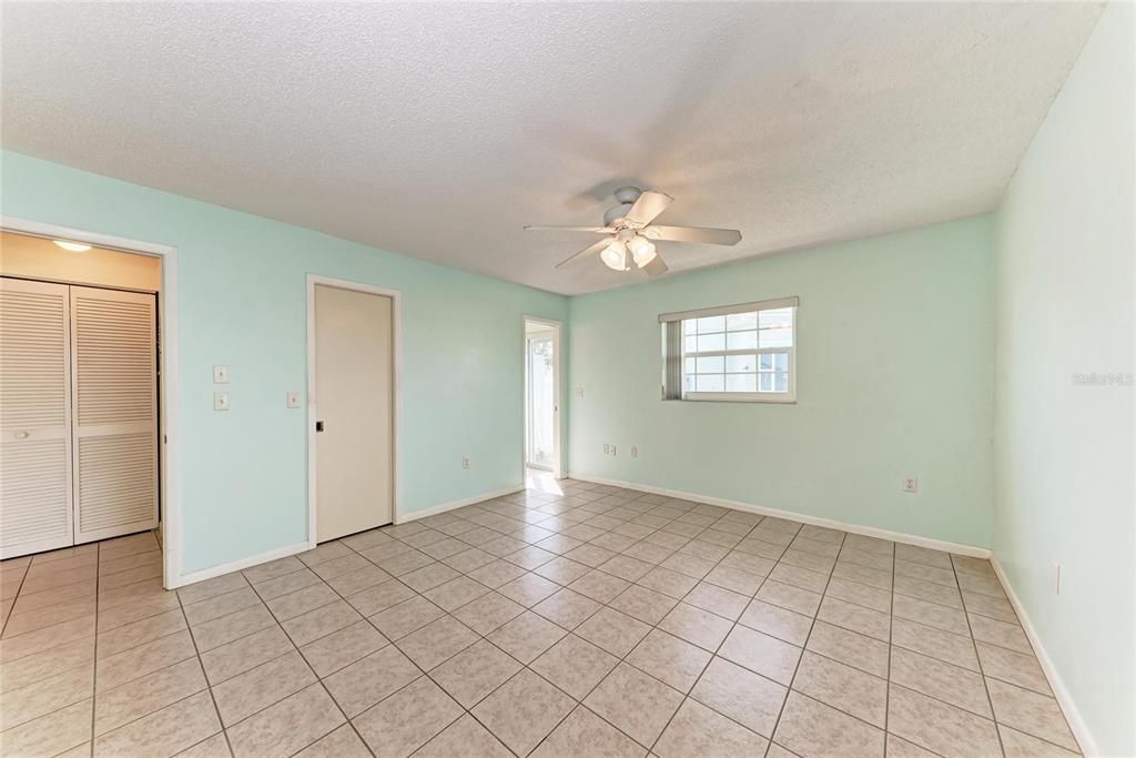 For Sale: $399,999 (2 beds, 2 baths, 1463 Square Feet)