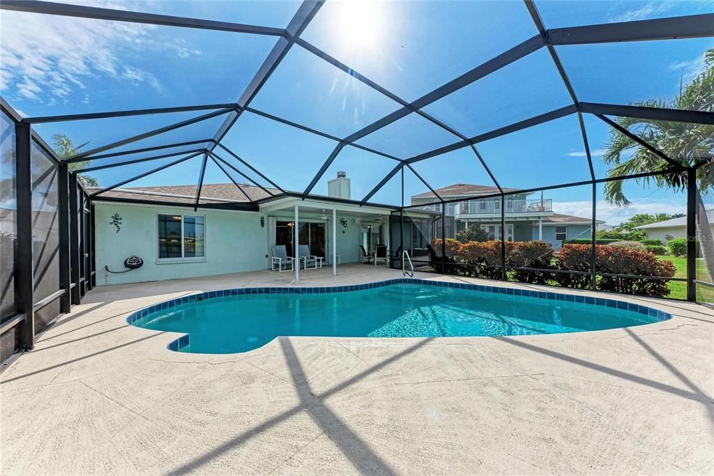 For Sale: $399,999 (2 beds, 2 baths, 1463 Square Feet)