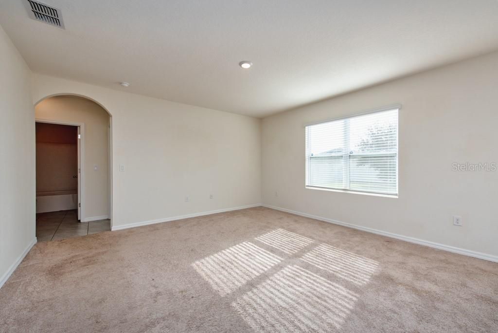 待售: $340,000 (5 贝兹, 3 浴室, 2696 平方英尺)