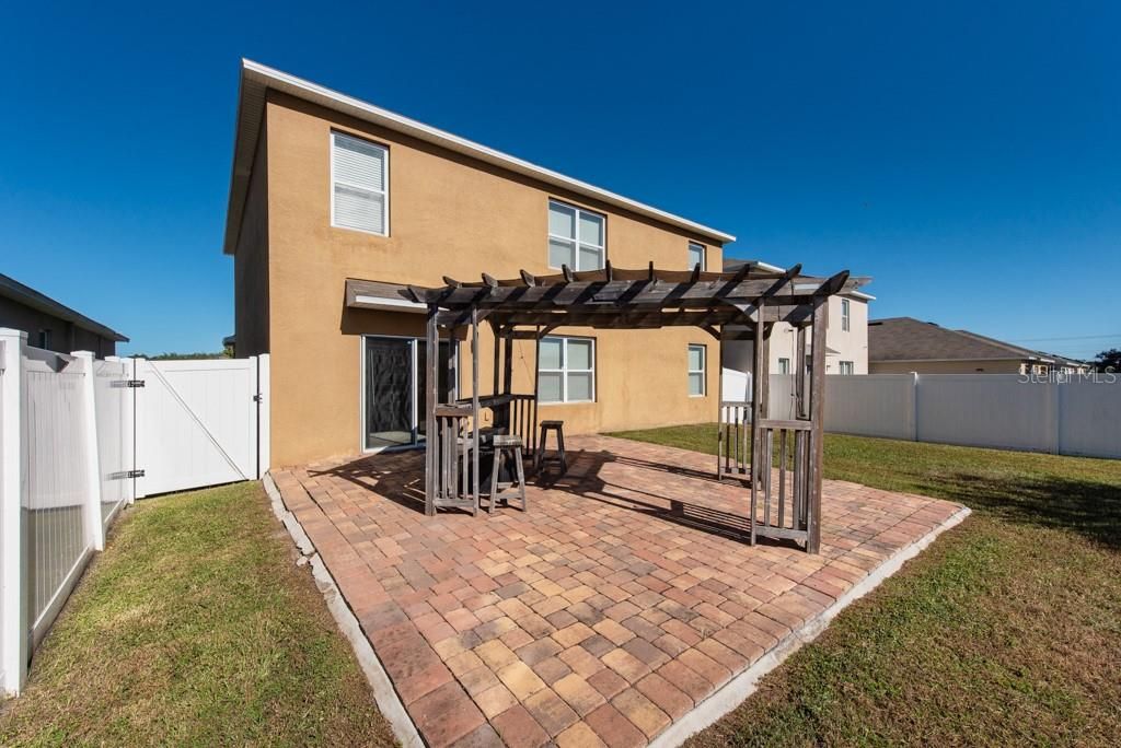 待售: $340,000 (5 贝兹, 3 浴室, 2696 平方英尺)