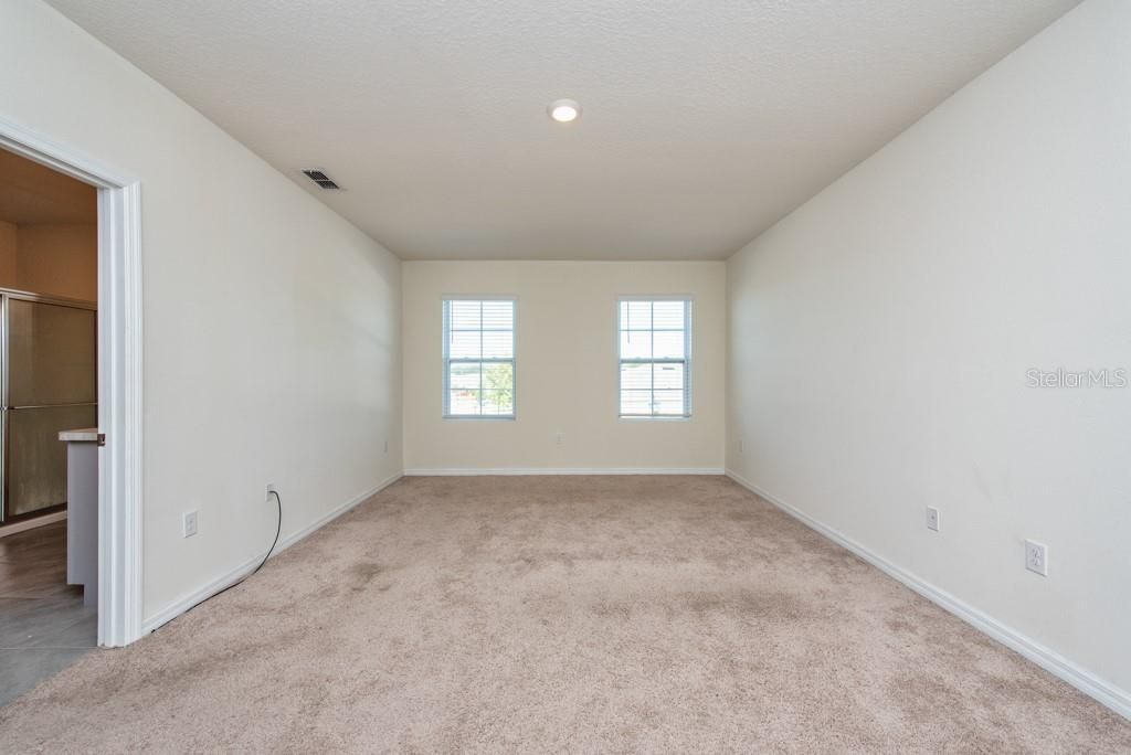 待售: $340,000 (5 贝兹, 3 浴室, 2696 平方英尺)