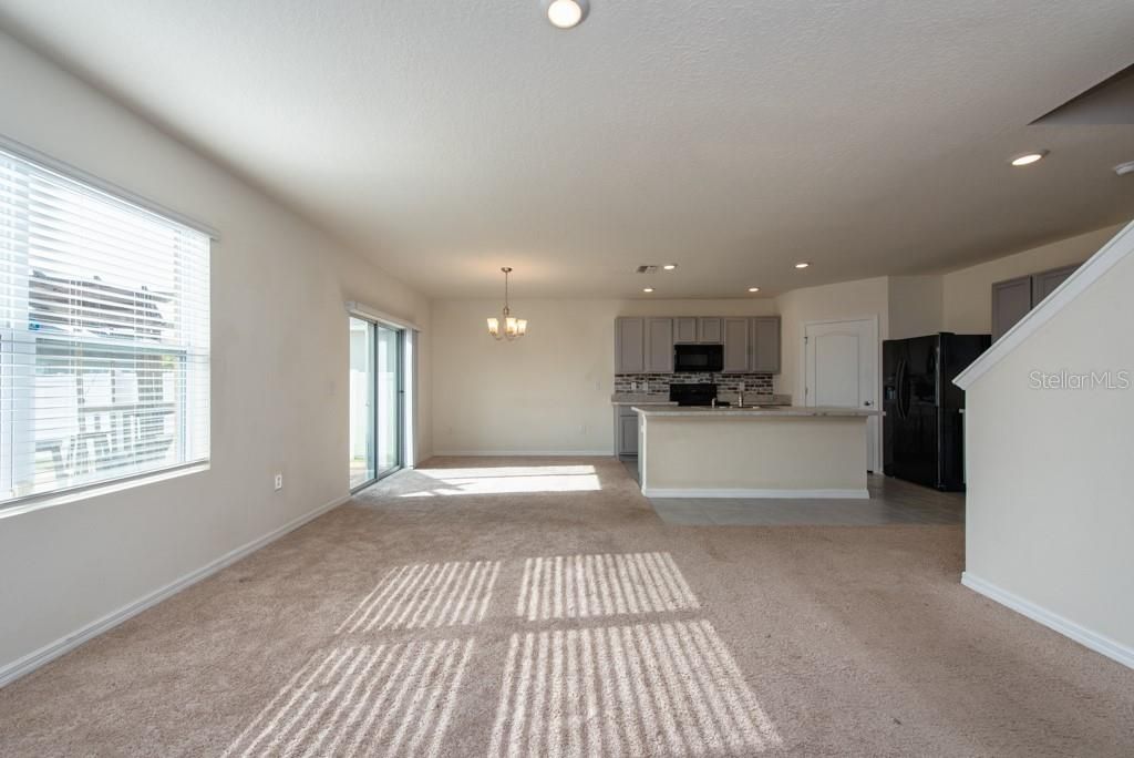 待售: $340,000 (5 贝兹, 3 浴室, 2696 平方英尺)