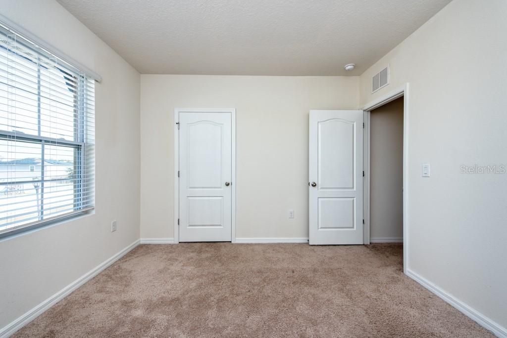 待售: $340,000 (5 贝兹, 3 浴室, 2696 平方英尺)