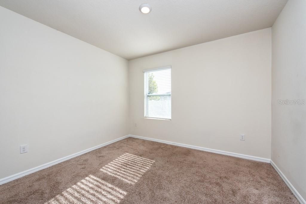 待售: $340,000 (5 贝兹, 3 浴室, 2696 平方英尺)