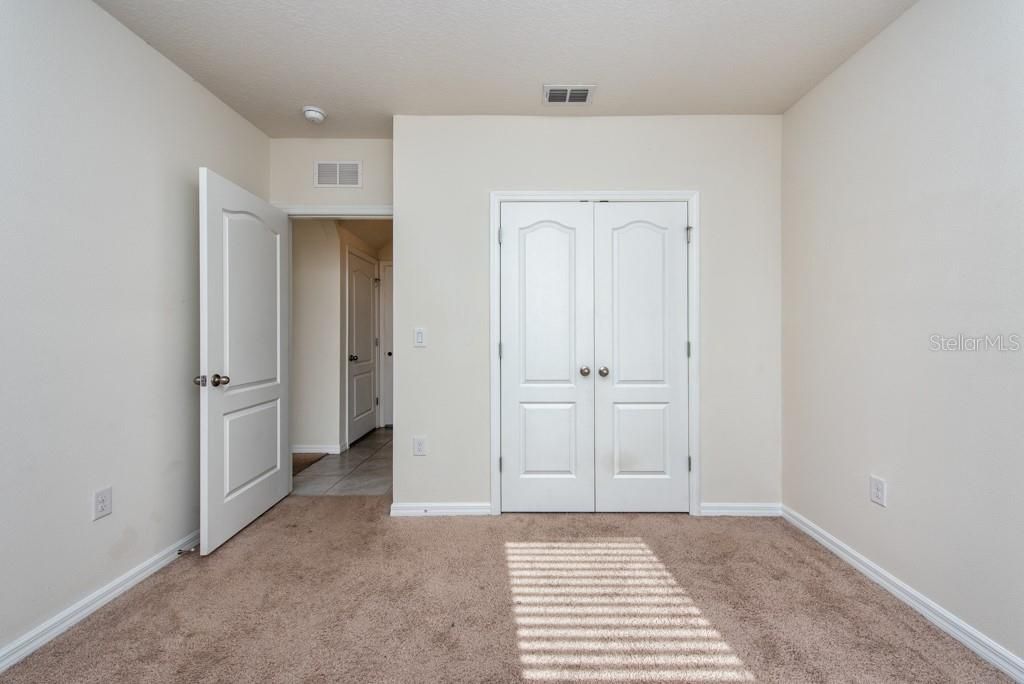 待售: $340,000 (5 贝兹, 3 浴室, 2696 平方英尺)