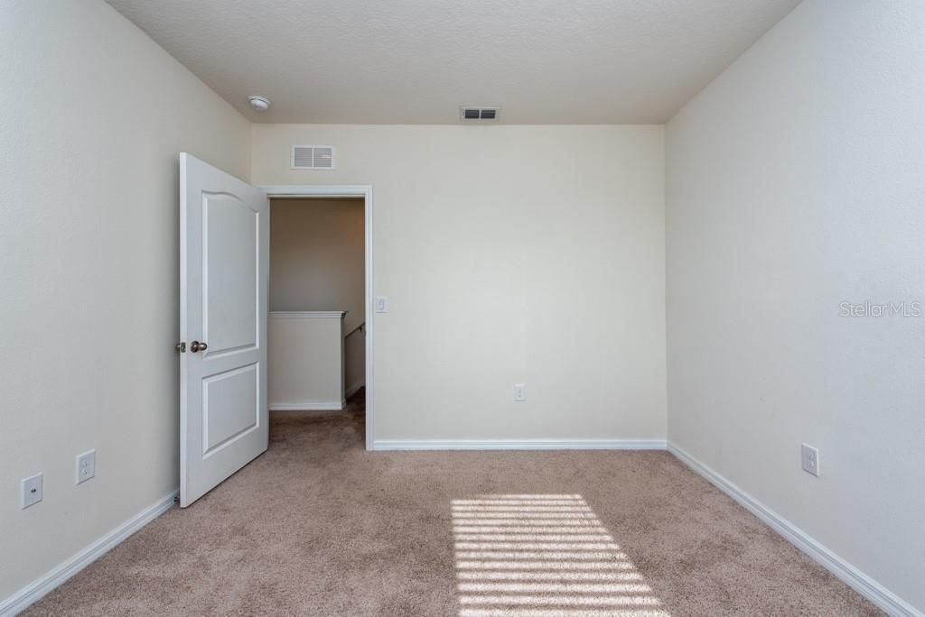 待售: $340,000 (5 贝兹, 3 浴室, 2696 平方英尺)