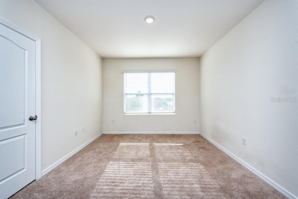 待售: $340,000 (5 贝兹, 3 浴室, 2696 平方英尺)