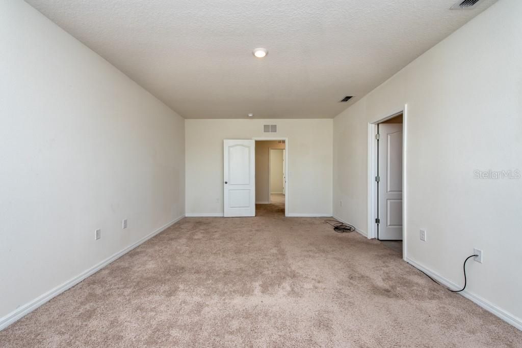 待售: $340,000 (5 贝兹, 3 浴室, 2696 平方英尺)