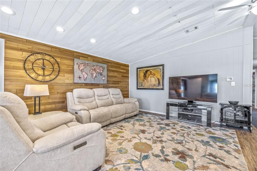 待售: $399,000 (3 贝兹, 3 浴室, 1926 平方英尺)