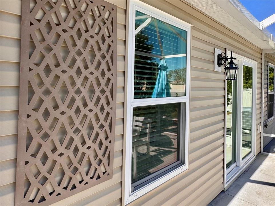 For Sale: $329,900 (2 beds, 2 baths, 1203 Square Feet)