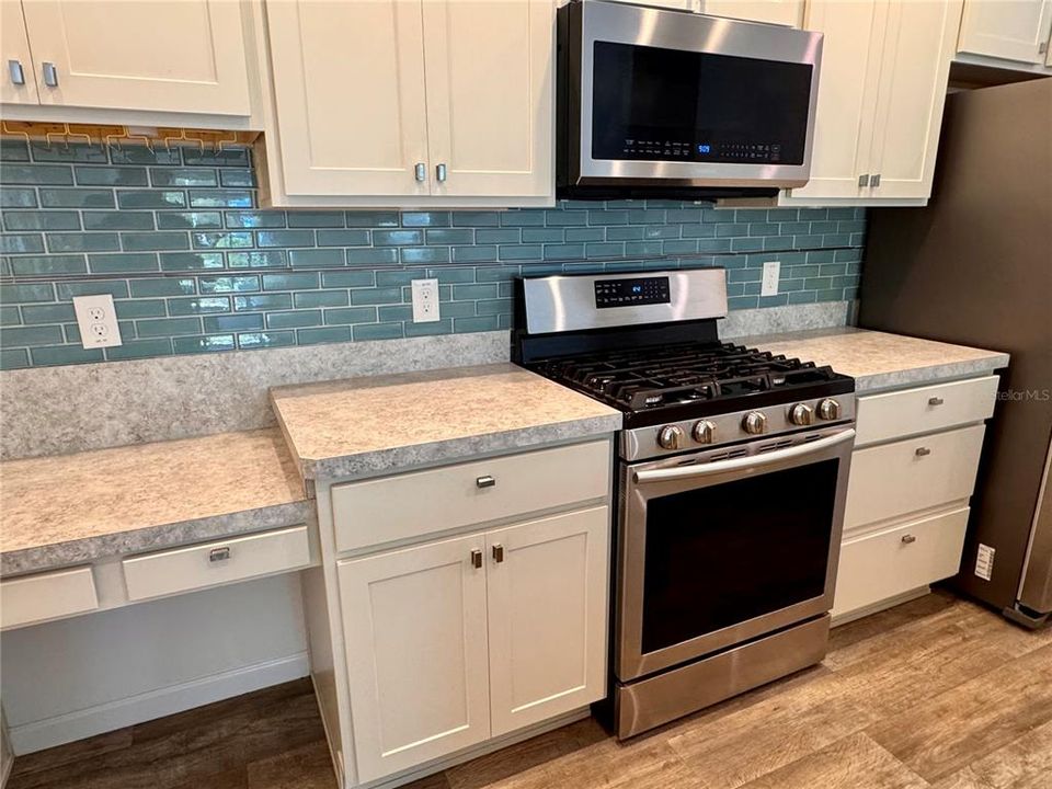 For Sale: $329,900 (2 beds, 2 baths, 1203 Square Feet)