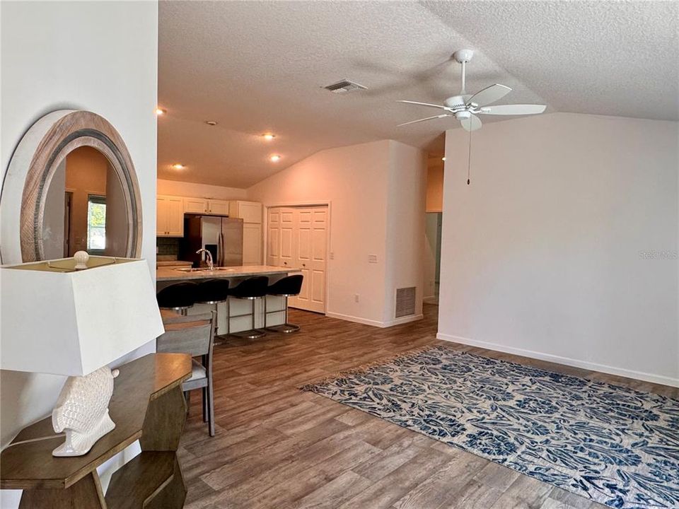 For Sale: $329,900 (2 beds, 2 baths, 1203 Square Feet)