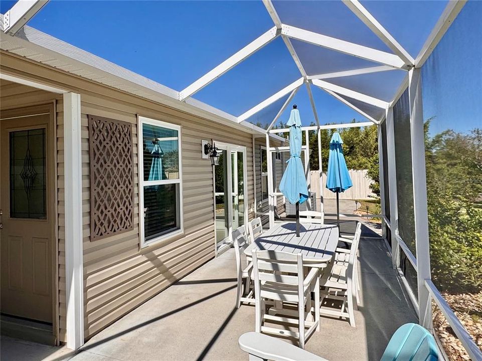 For Sale: $329,900 (2 beds, 2 baths, 1203 Square Feet)