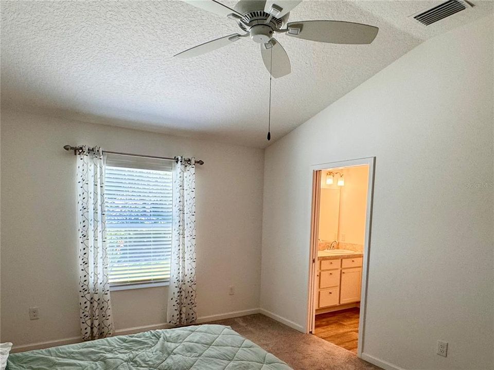 For Sale: $329,900 (2 beds, 2 baths, 1203 Square Feet)