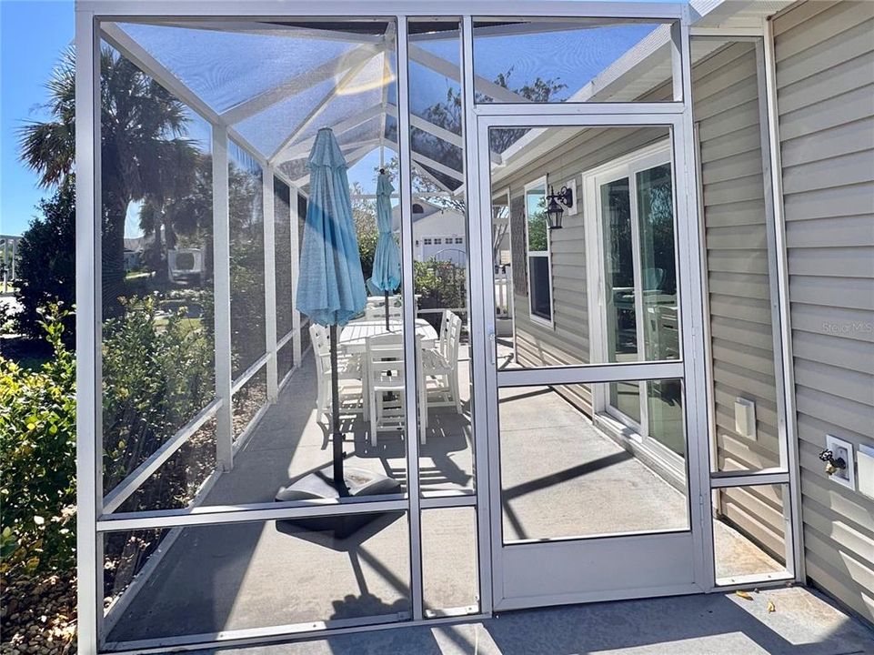 For Sale: $329,900 (2 beds, 2 baths, 1203 Square Feet)