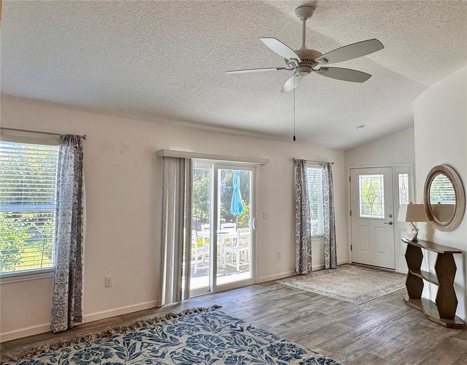 For Sale: $329,900 (2 beds, 2 baths, 1203 Square Feet)