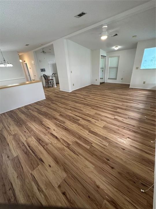 待售: $224,400 (2 贝兹, 2 浴室, 1336 平方英尺)