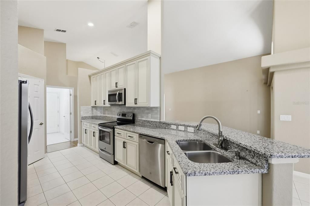 En Venta: $579,000 (4 camas, 2 baños, 2015 Pies cuadrados)