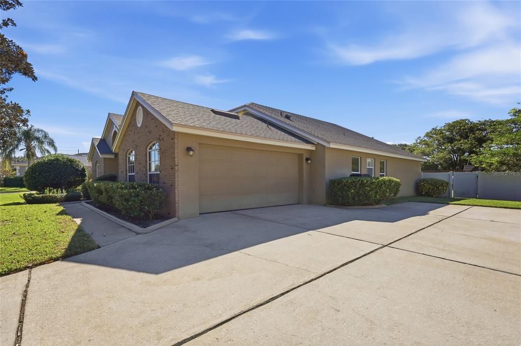 En Venta: $579,000 (4 camas, 2 baños, 2015 Pies cuadrados)