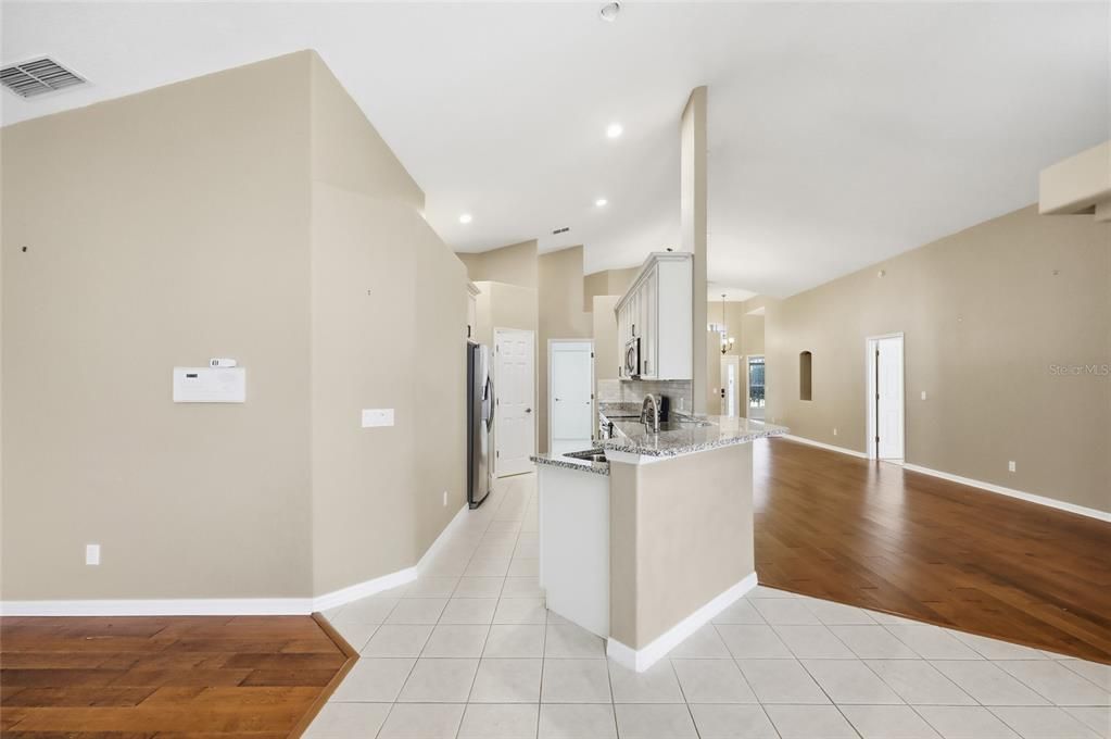 En Venta: $579,000 (4 camas, 2 baños, 2015 Pies cuadrados)