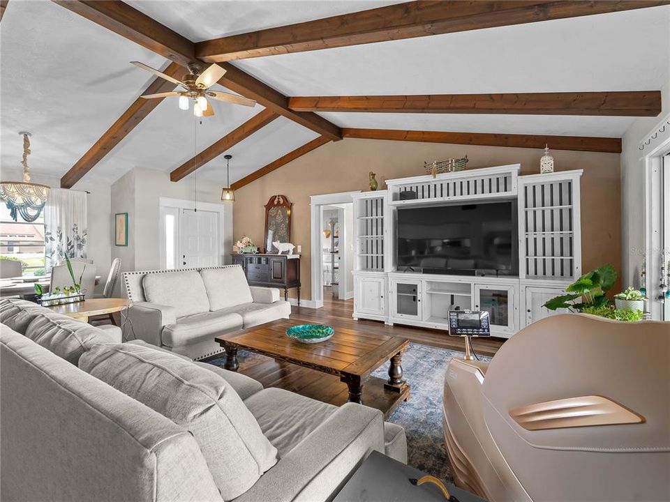 合同活跃: $394,900 (3 贝兹, 2 浴室, 1728 平方英尺)