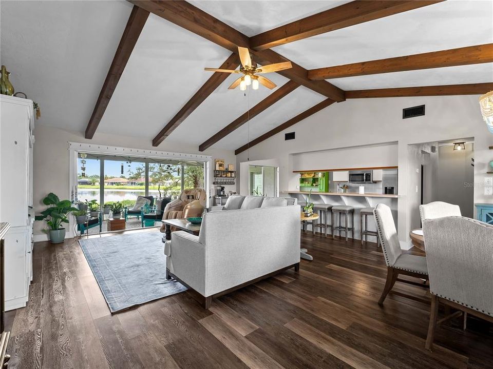 合同活跃: $394,900 (3 贝兹, 2 浴室, 1728 平方英尺)