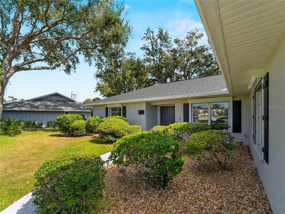 合同活跃: $394,900 (3 贝兹, 2 浴室, 1728 平方英尺)