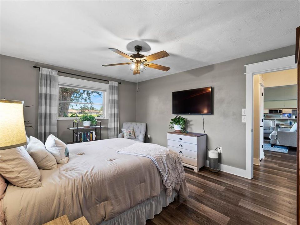 合同活跃: $394,900 (3 贝兹, 2 浴室, 1728 平方英尺)