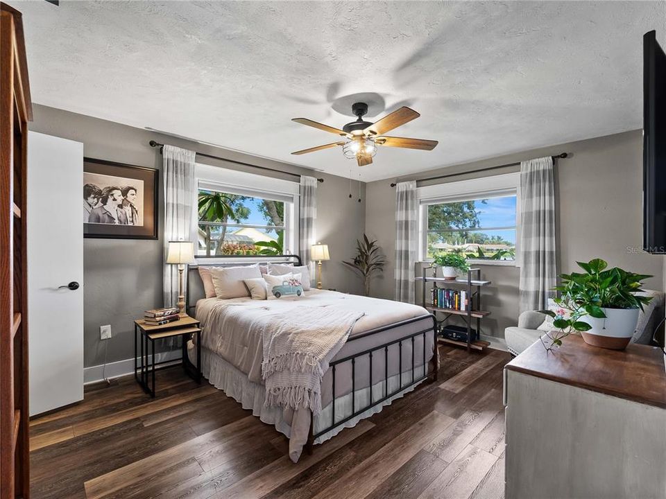 合同活跃: $394,900 (3 贝兹, 2 浴室, 1728 平方英尺)