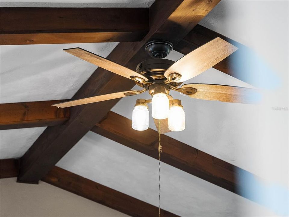 合同活跃: $394,900 (3 贝兹, 2 浴室, 1728 平方英尺)