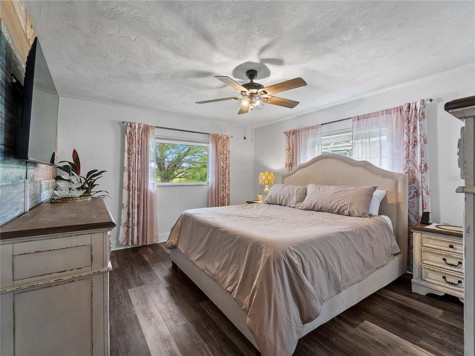 合同活跃: $394,900 (3 贝兹, 2 浴室, 1728 平方英尺)