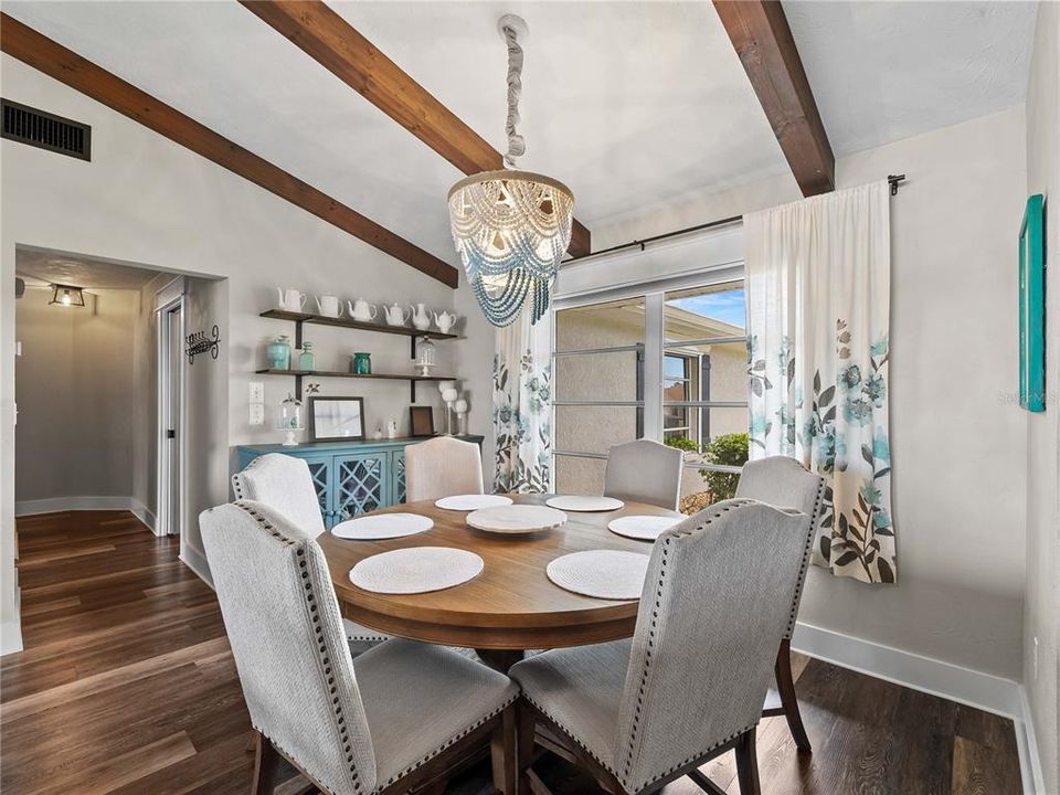 合同活跃: $394,900 (3 贝兹, 2 浴室, 1728 平方英尺)