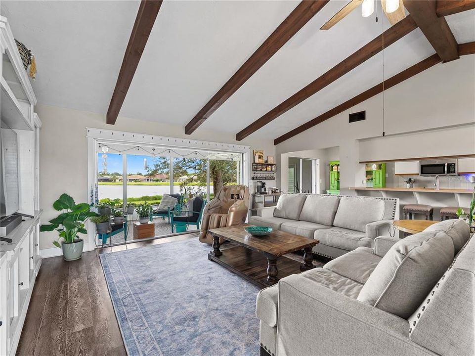 合同活跃: $394,900 (3 贝兹, 2 浴室, 1728 平方英尺)