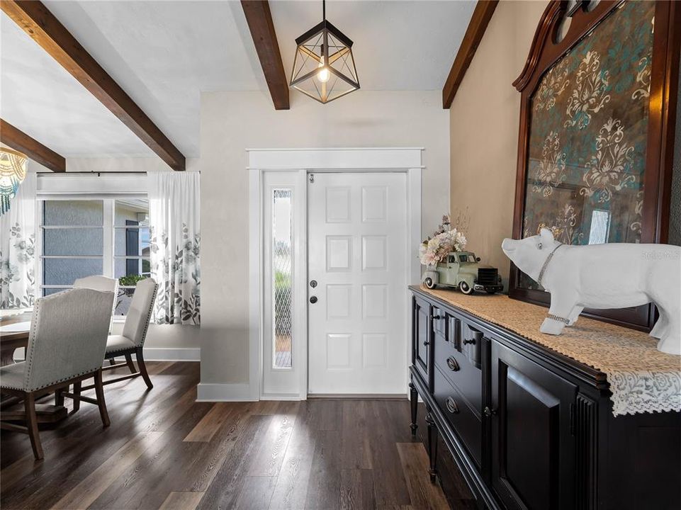 合同活跃: $394,900 (3 贝兹, 2 浴室, 1728 平方英尺)