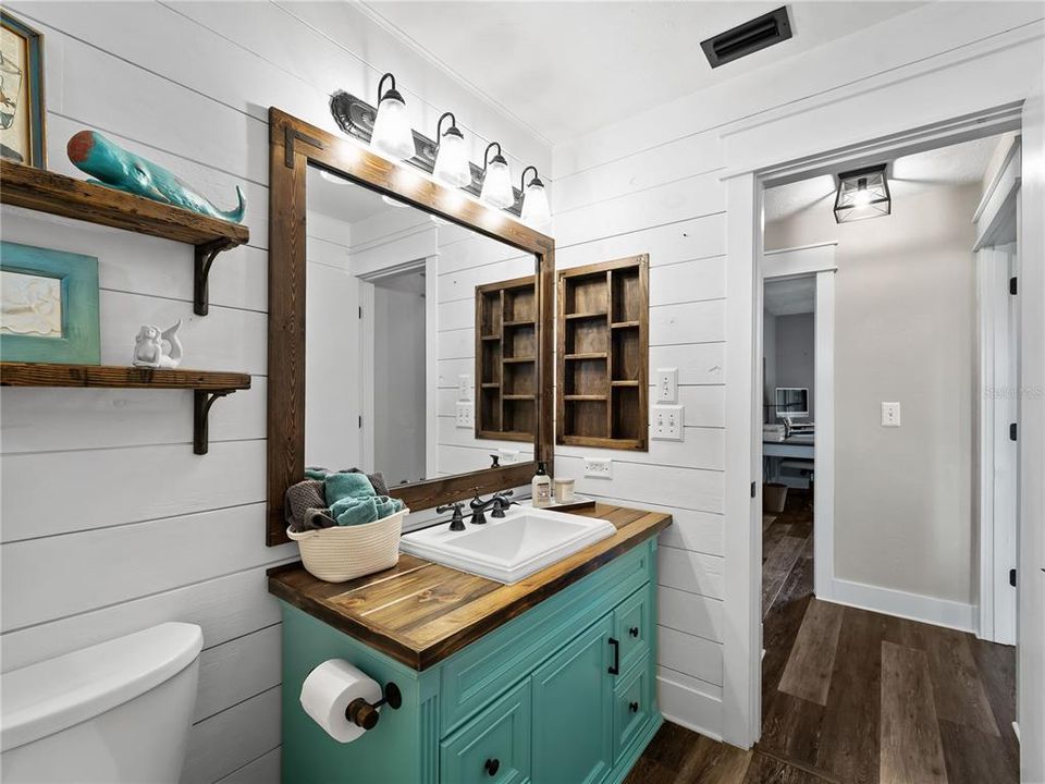 合同活跃: $394,900 (3 贝兹, 2 浴室, 1728 平方英尺)