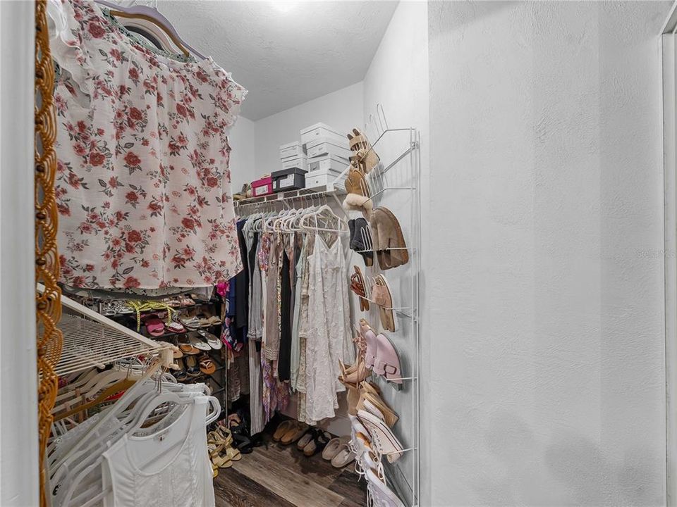 合同活跃: $394,900 (3 贝兹, 2 浴室, 1728 平方英尺)