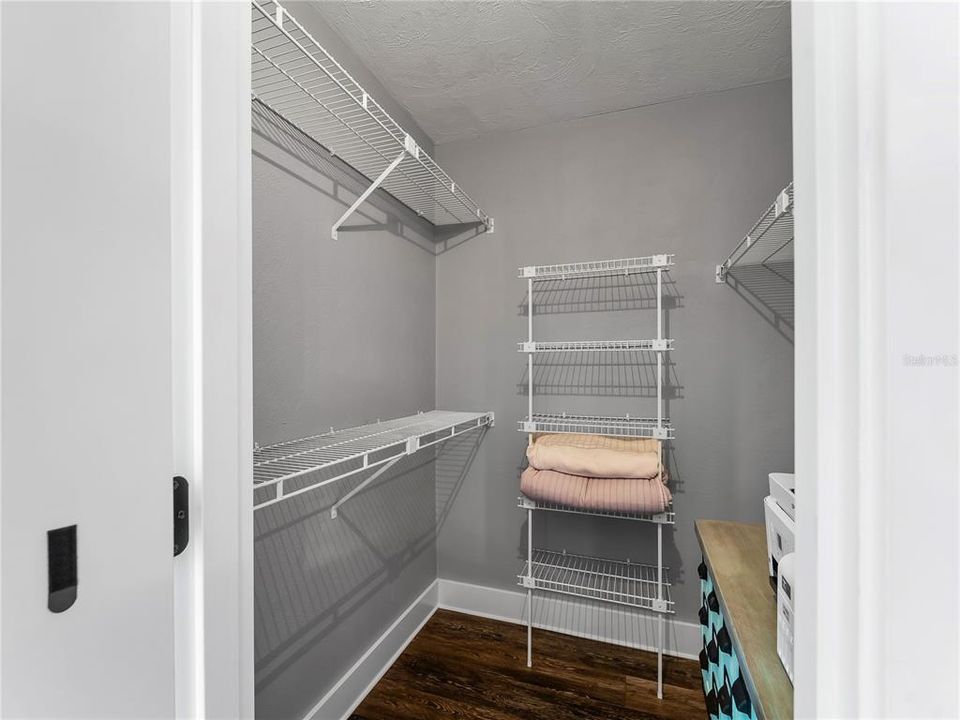 合同活跃: $394,900 (3 贝兹, 2 浴室, 1728 平方英尺)