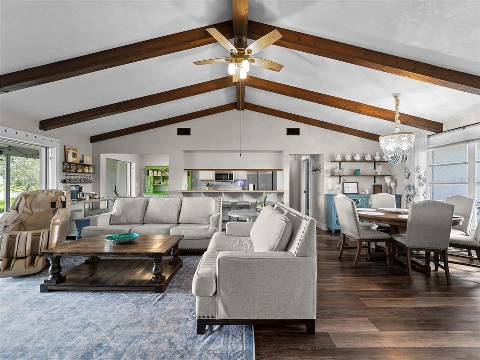 合同活跃: $394,900 (3 贝兹, 2 浴室, 1728 平方英尺)