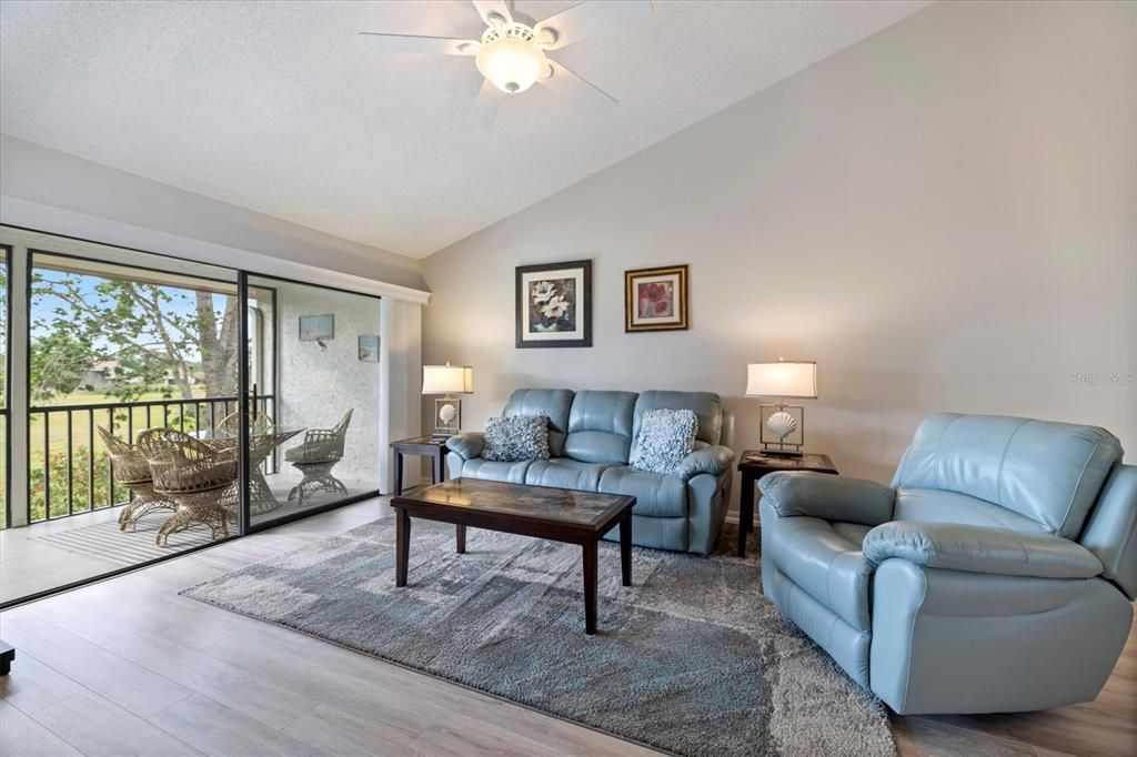 待售: $210,000 (2 贝兹, 2 浴室, 1092 平方英尺)