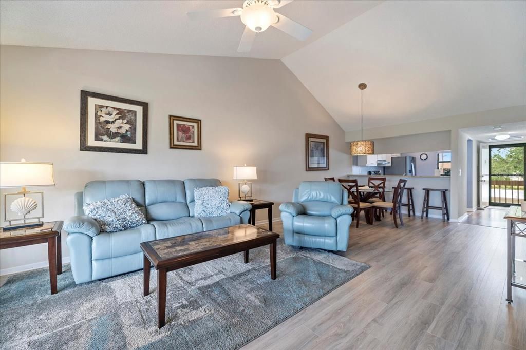 待售: $210,000 (2 贝兹, 2 浴室, 1092 平方英尺)