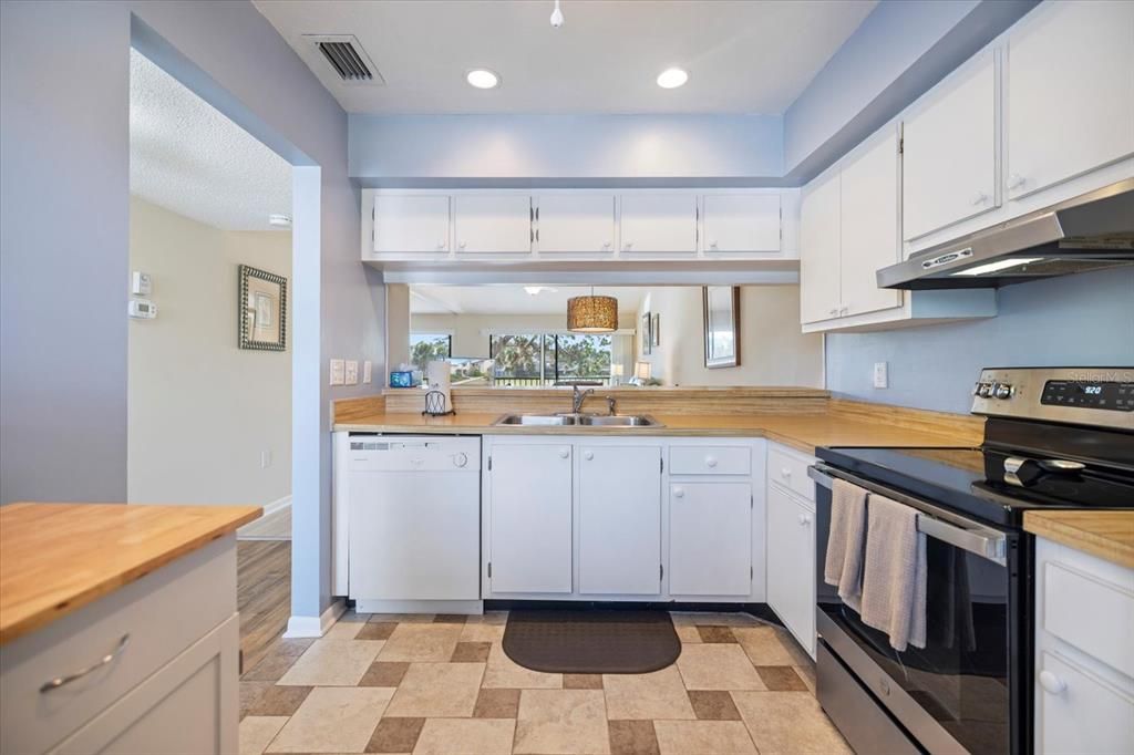 待售: $210,000 (2 贝兹, 2 浴室, 1092 平方英尺)