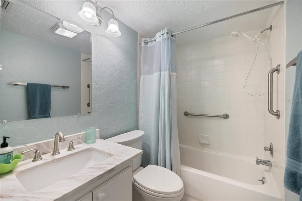 待售: $210,000 (2 贝兹, 2 浴室, 1092 平方英尺)