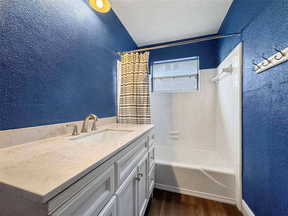 For Sale: $368,000 (3 beds, 2 baths, 1394 Square Feet)