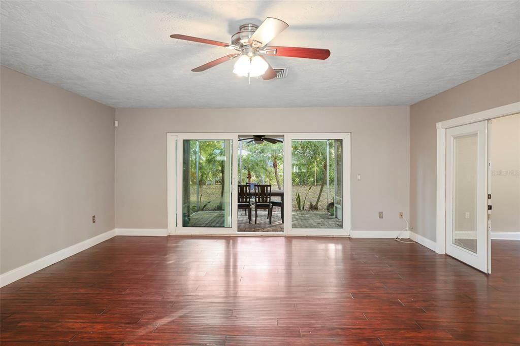 For Sale: $368,000 (3 beds, 2 baths, 1394 Square Feet)