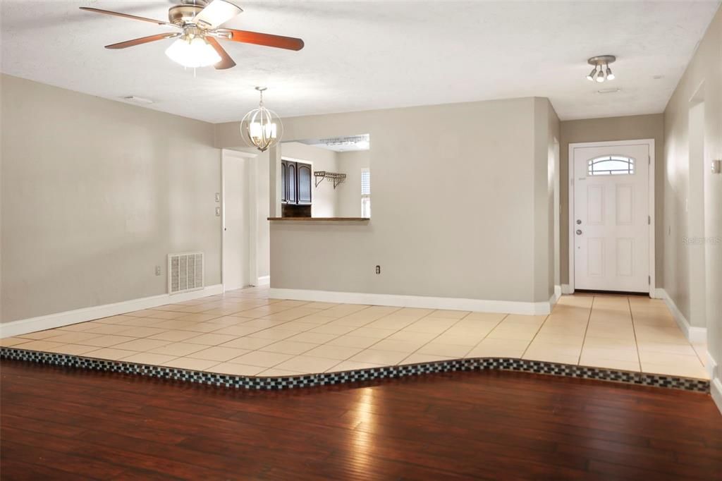 For Sale: $368,000 (3 beds, 2 baths, 1394 Square Feet)