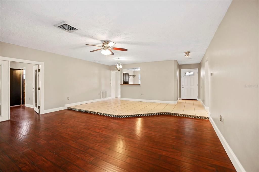 For Sale: $368,000 (3 beds, 2 baths, 1394 Square Feet)