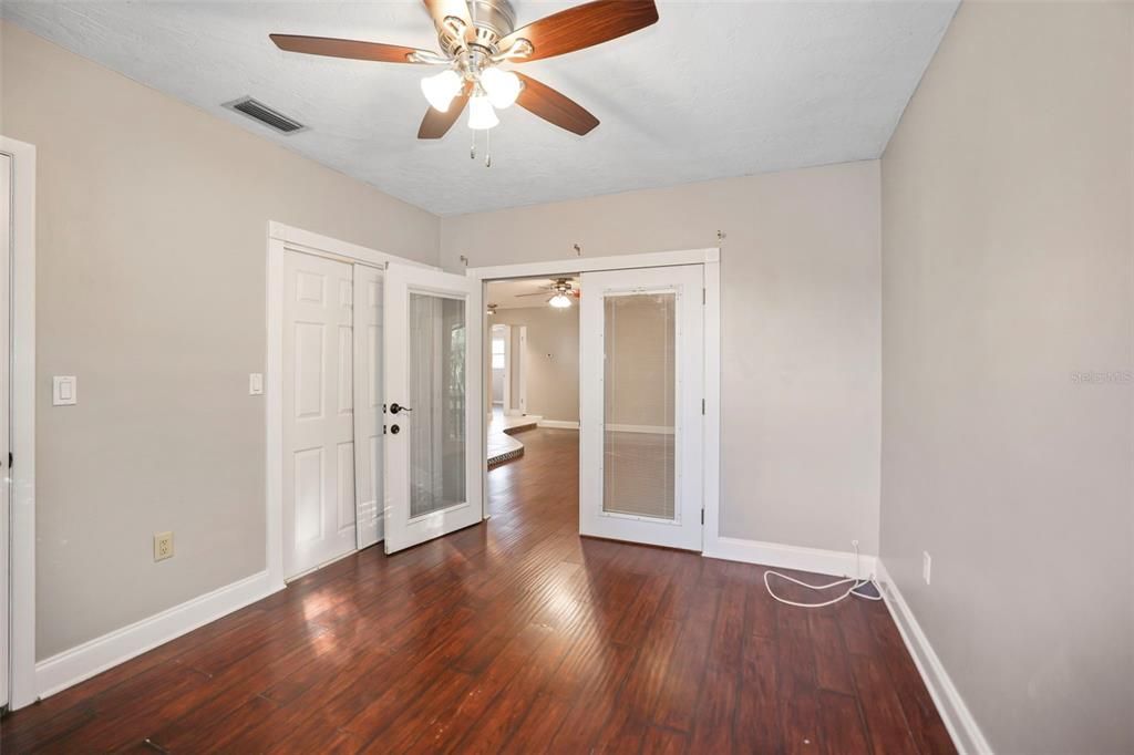 For Sale: $368,000 (3 beds, 2 baths, 1394 Square Feet)