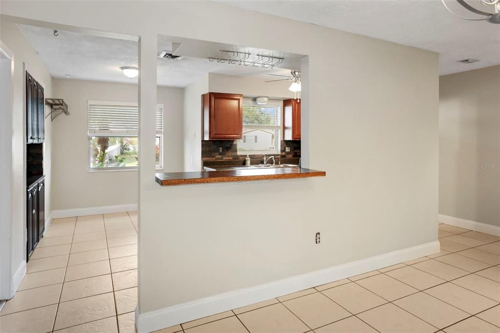 For Sale: $368,000 (3 beds, 2 baths, 1394 Square Feet)